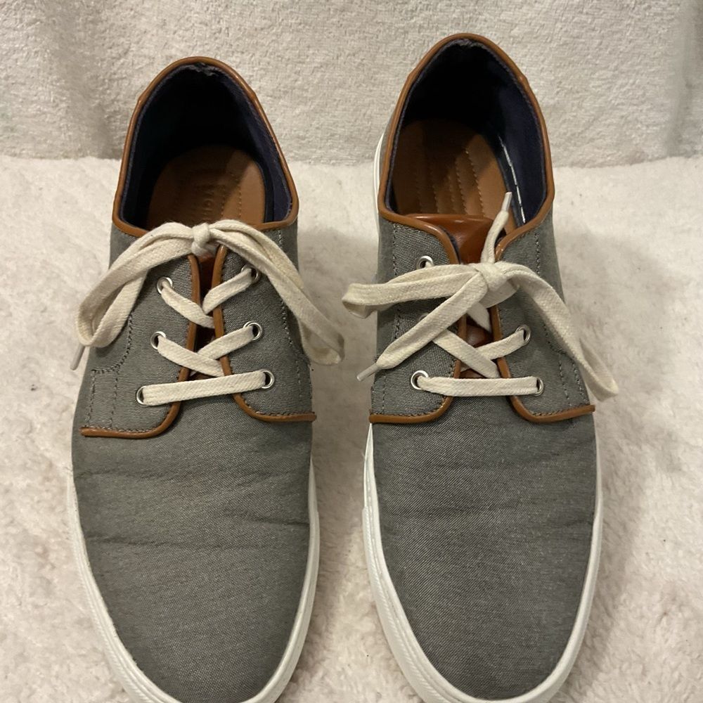 Tommy Hilfiger Gray/Brown Boat Shoes W/Streamlined Design Sz10